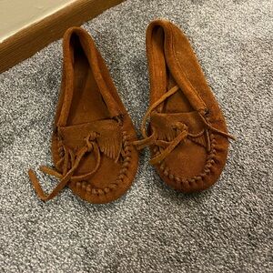 Minnetonka Women’s Brown Moccasins